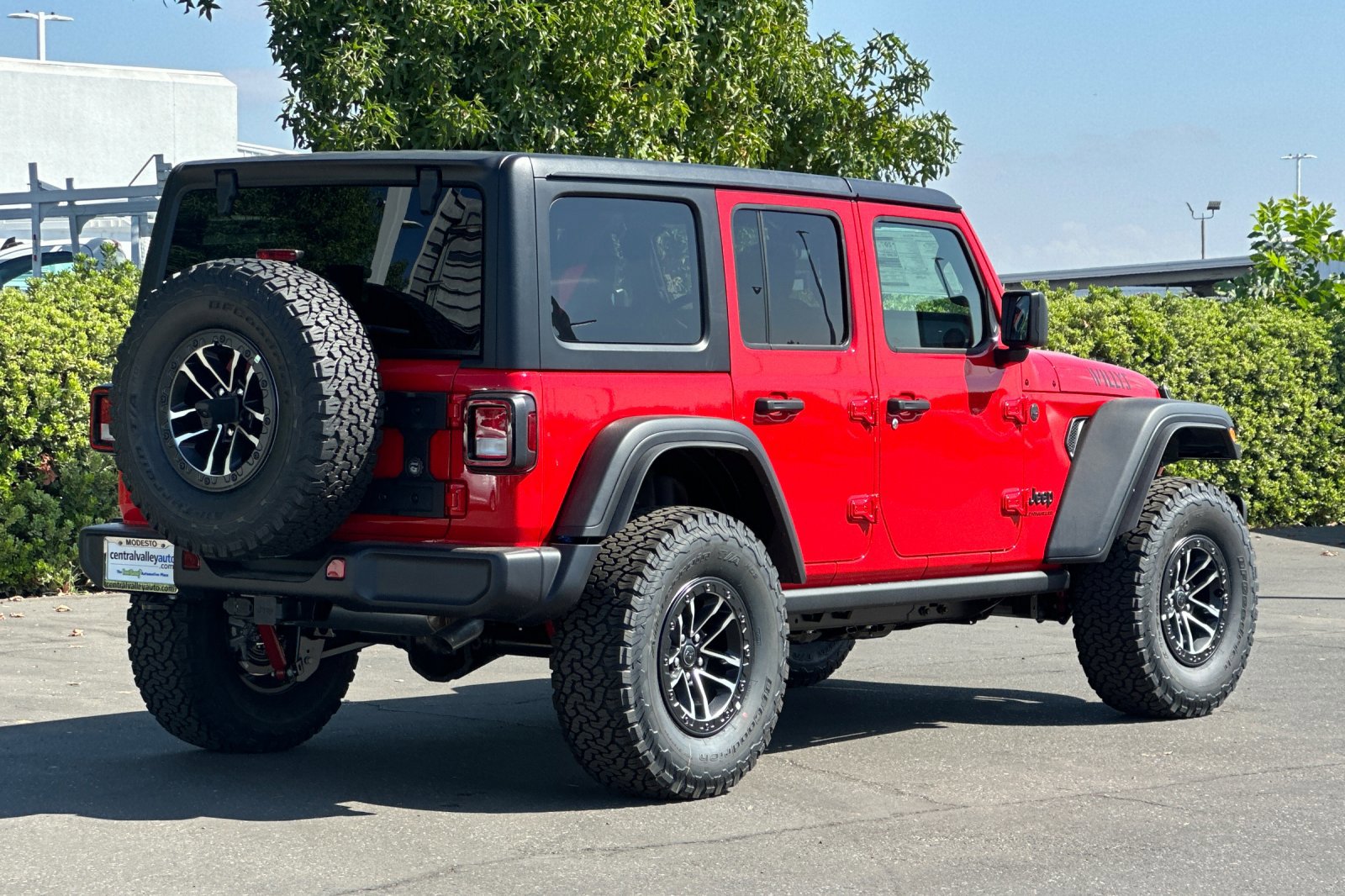2025 Jeep Wrangler Willys photo 4