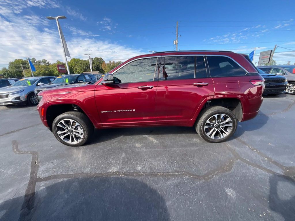 2022 Jeep Grand Cherokee Overland photo 4