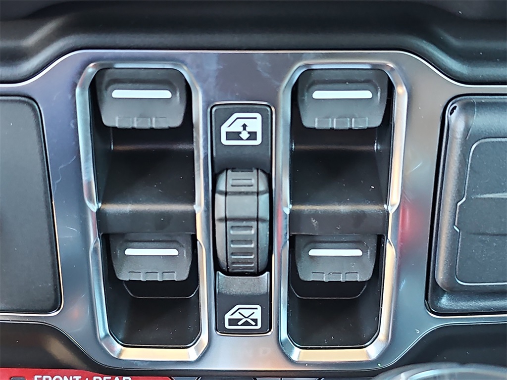 2025 Jeep Wrangler Rubicon photo 27