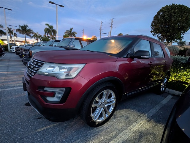 2017 Ford Explorer XLT photo 4