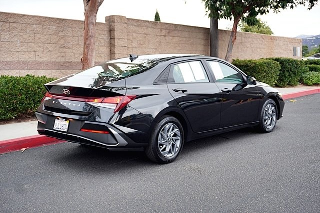 2024 Hyundai Elantra SEL photo 7