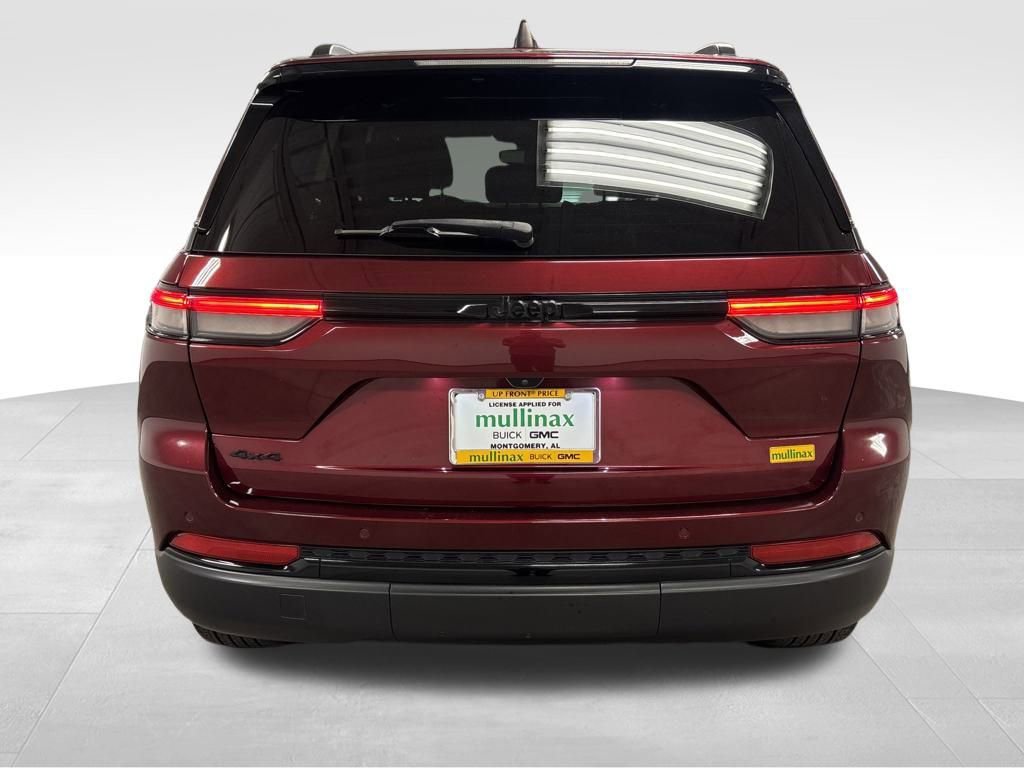 2023 Jeep Grand Cherokee Altitude photo 11