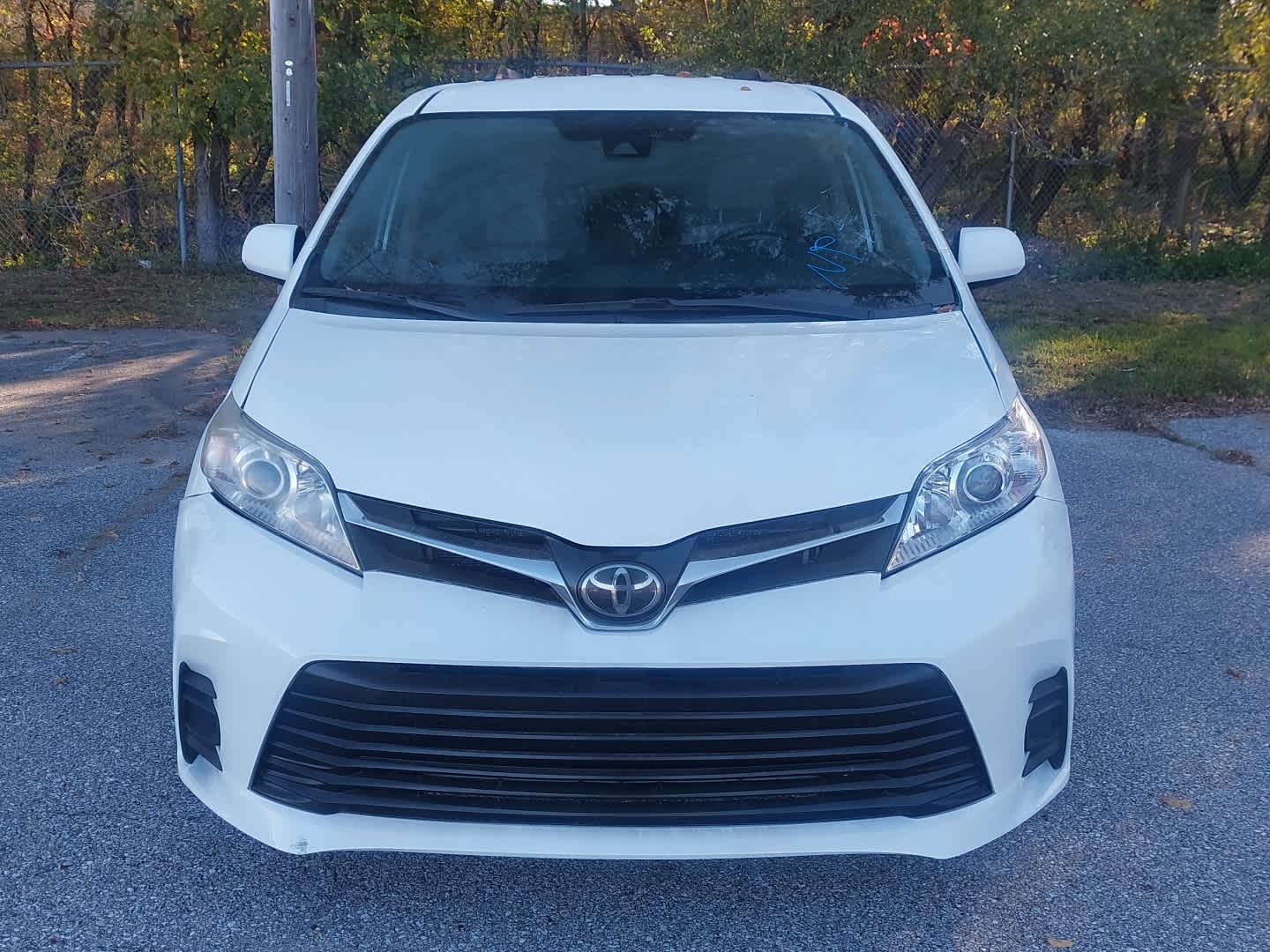 2020 Toyota Sienna LE photo 2