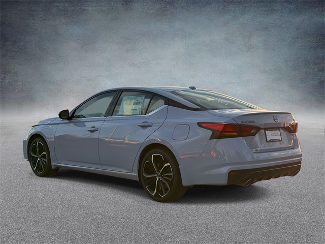 2025 Nissan Altima SR photo 4