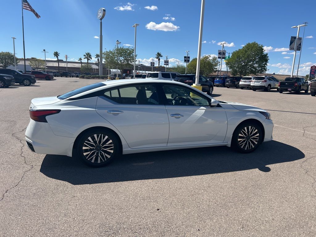2023 Nissan Altima 2.5 SV photo 9