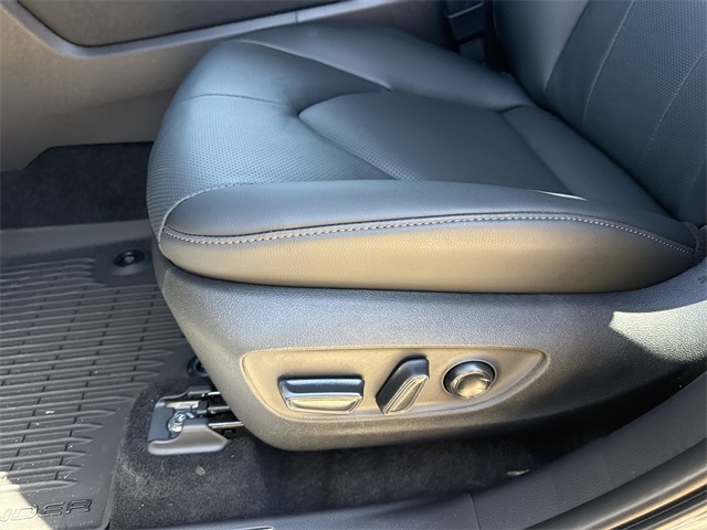 2025 Toyota Highlander Limited photo 12