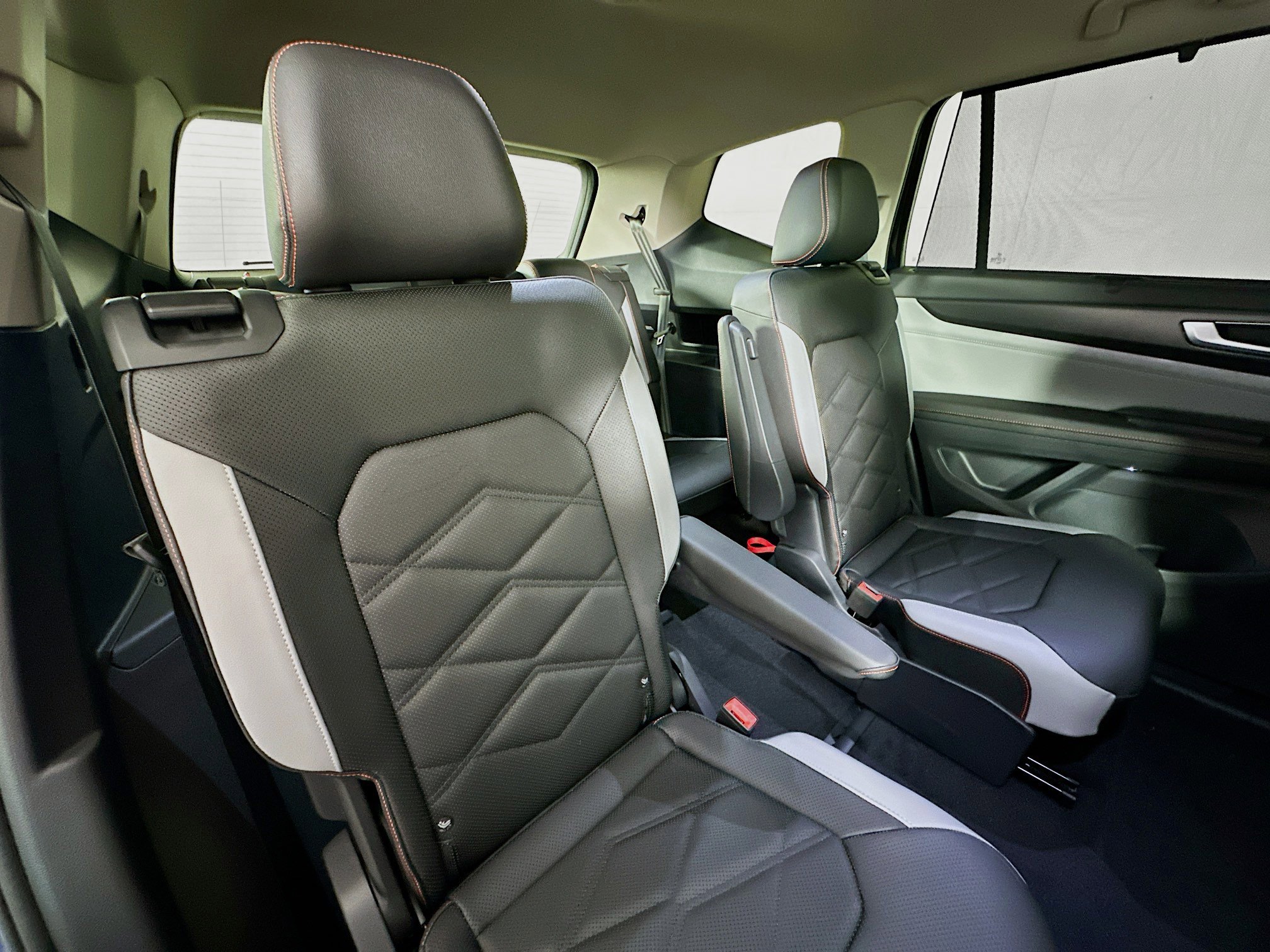 2025 Volkswagen Atlas Peak Edition SE Technology photo 26