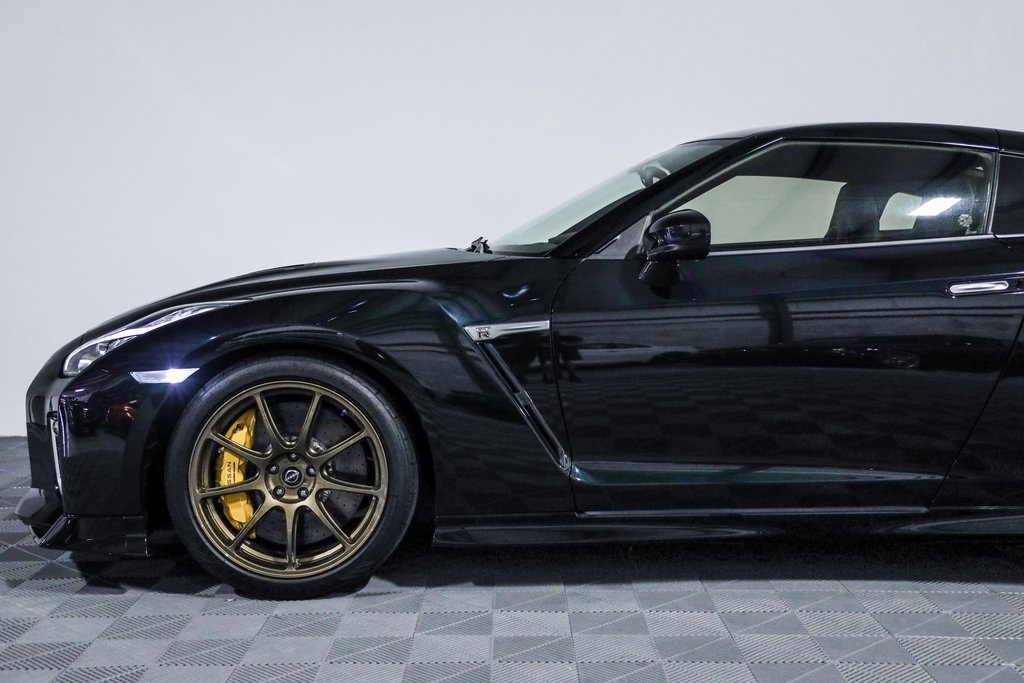 2021 Nissan GT-R Premium photo 14
