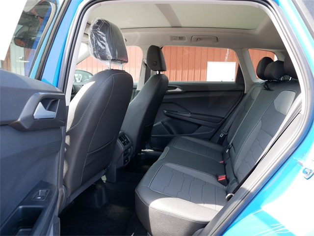 2025 Volkswagen Taos SE photo 3