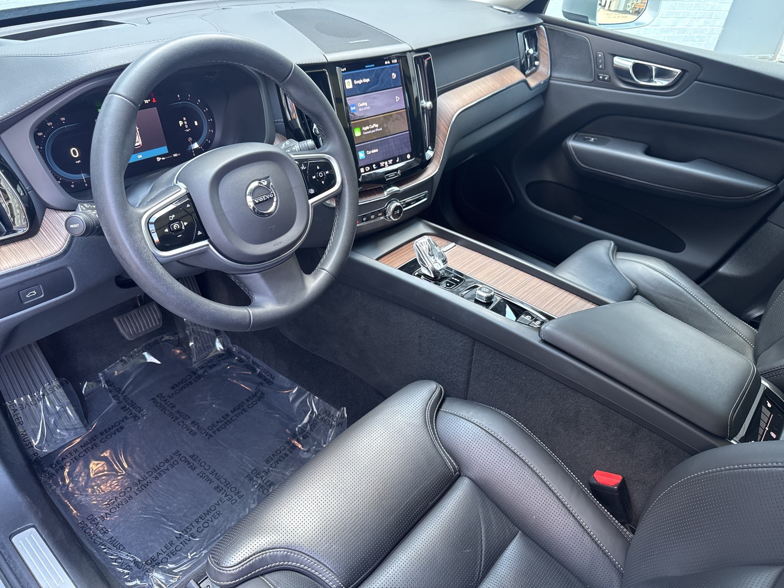 2023 Volvo XC60 B5 Ultimate photo 4