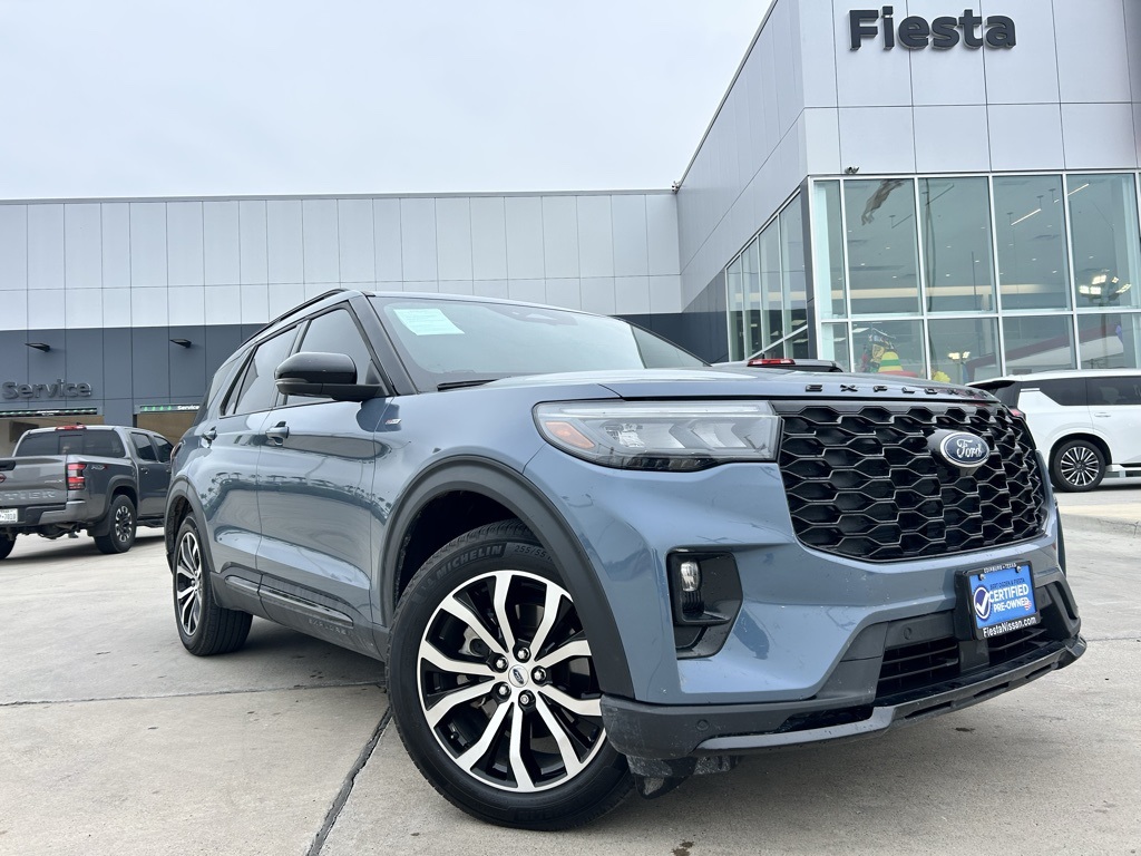2025 Ford Explorer ST-LINE's photo
