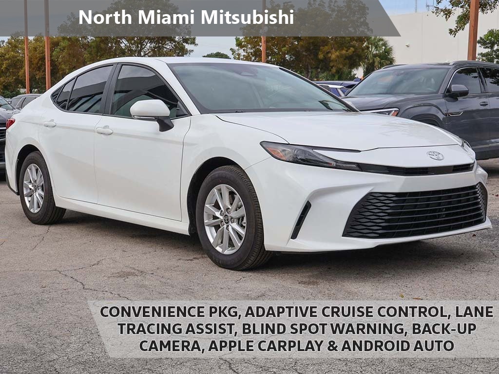 2025 Toyota Camry LE's photo