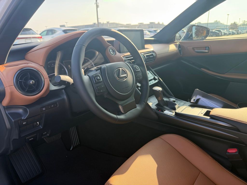 2025 Lexus IS 350 F SPORT photo 2