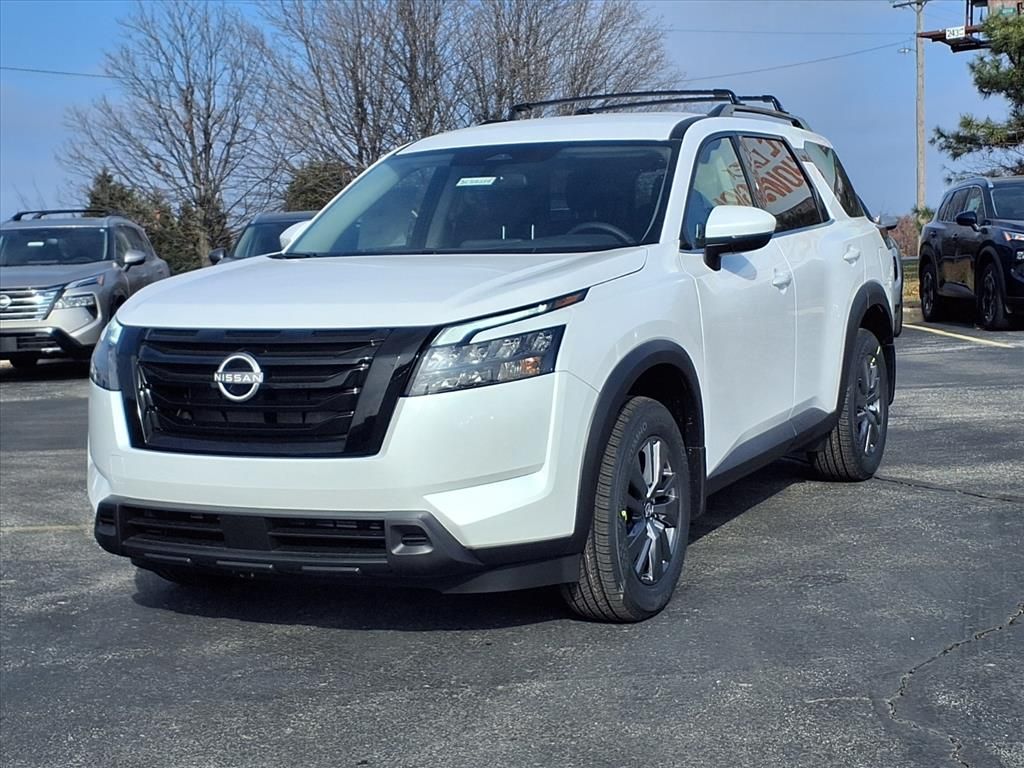 2025 Nissan Pathfinder SV's photo