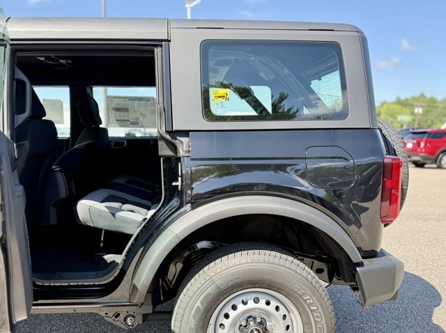 2025 Ford Bronco Base photo 24
