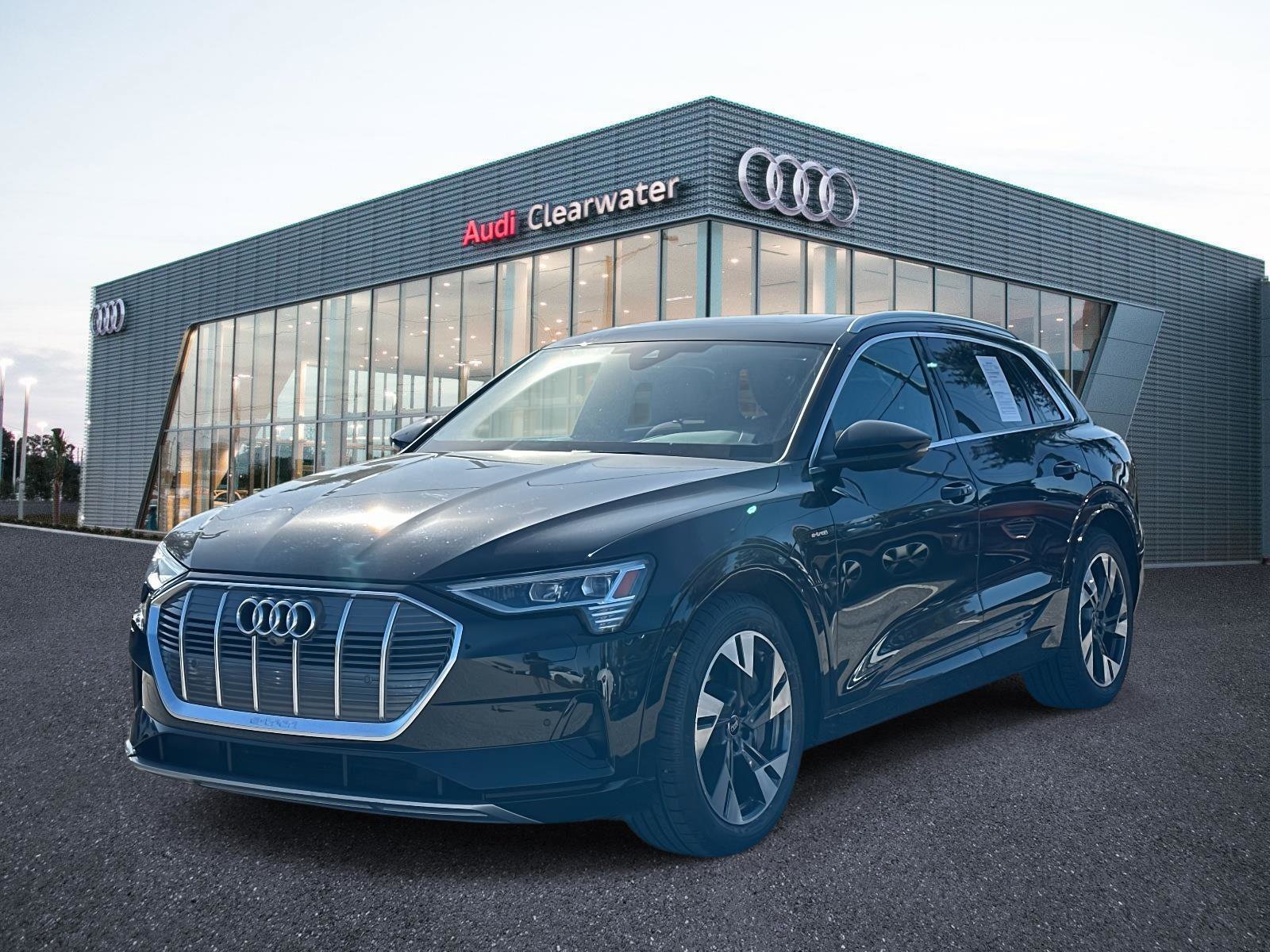 2023 Audi e-tron Premium Plus's photo