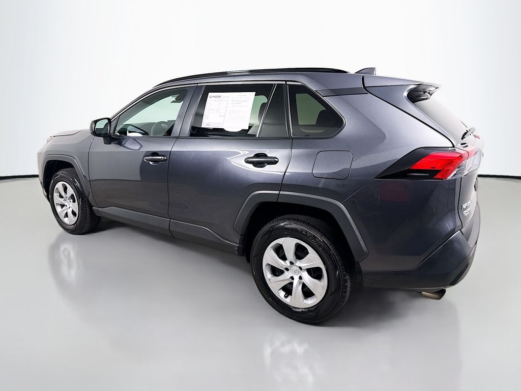 2020 Toyota RAV4 LE photo 4