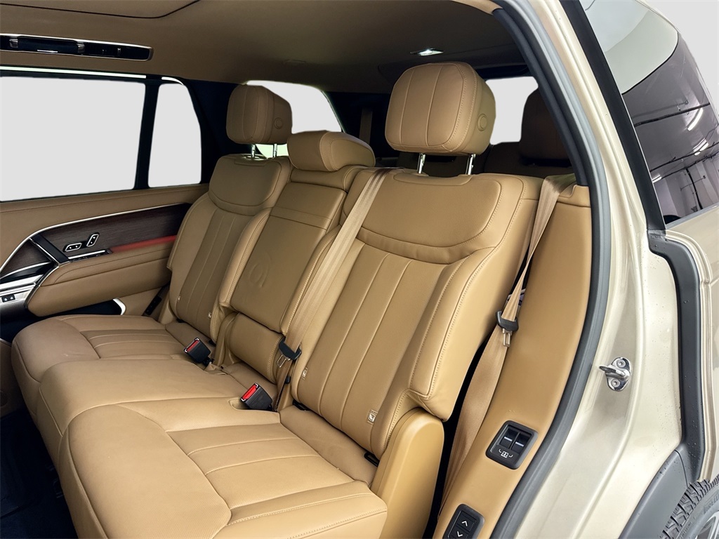 2025 Land Rover Range Rover SE photo 24