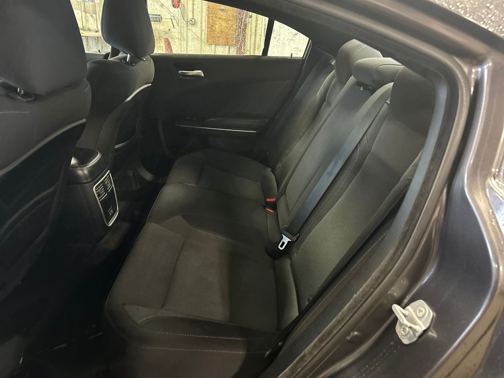 2017 Dodge Charger SXT photo 19