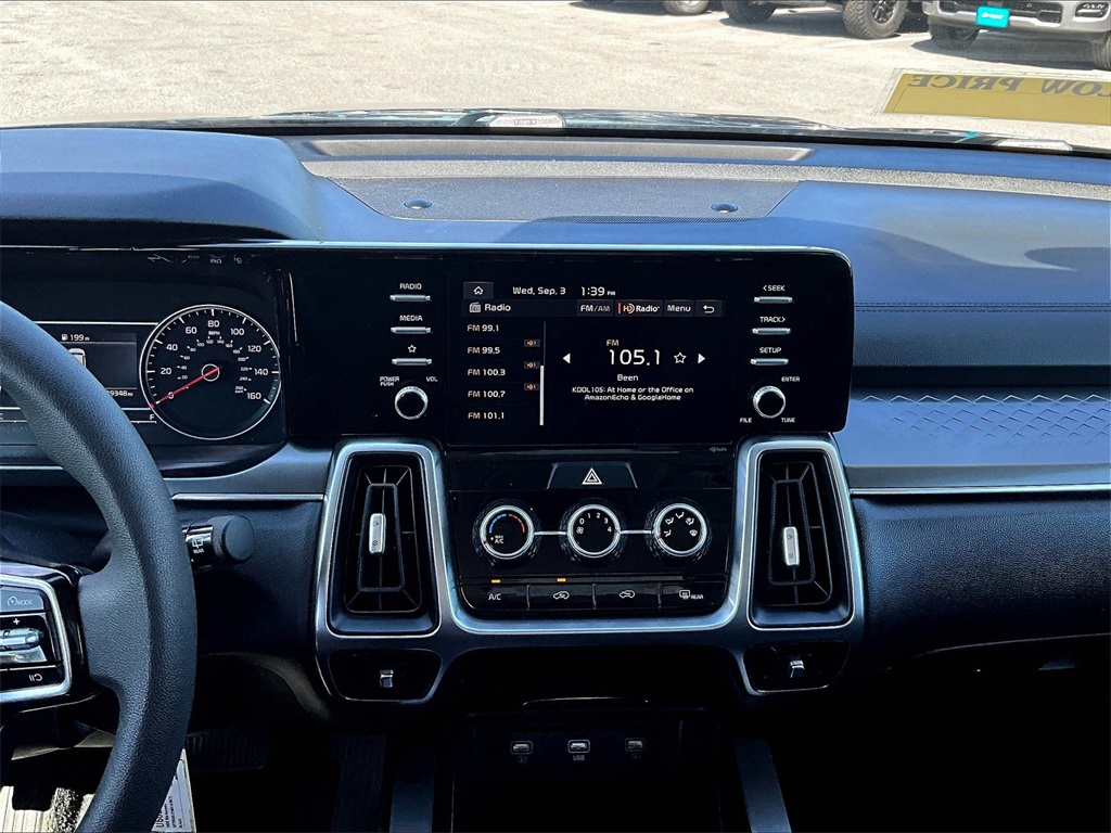 2022 Kia Sorento LX photo 19