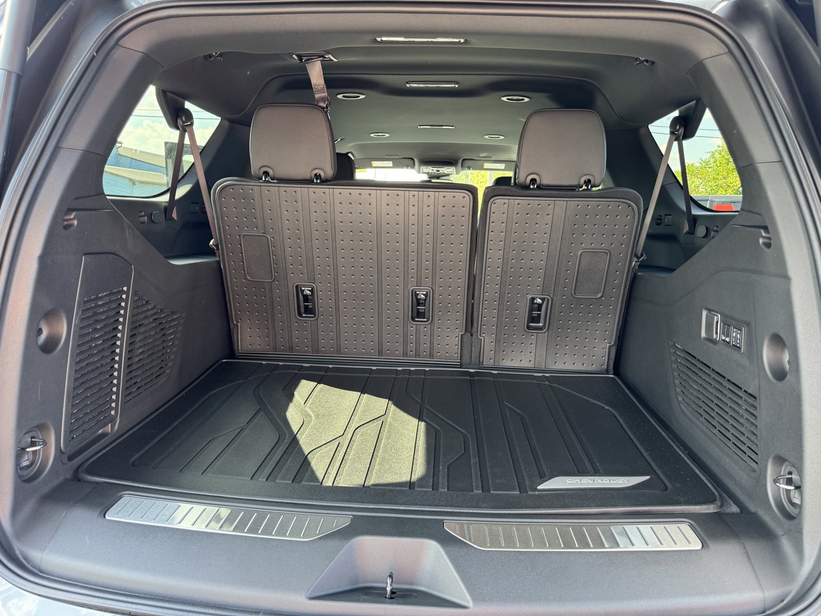 2026 Chevrolet Suburban RST photo 23