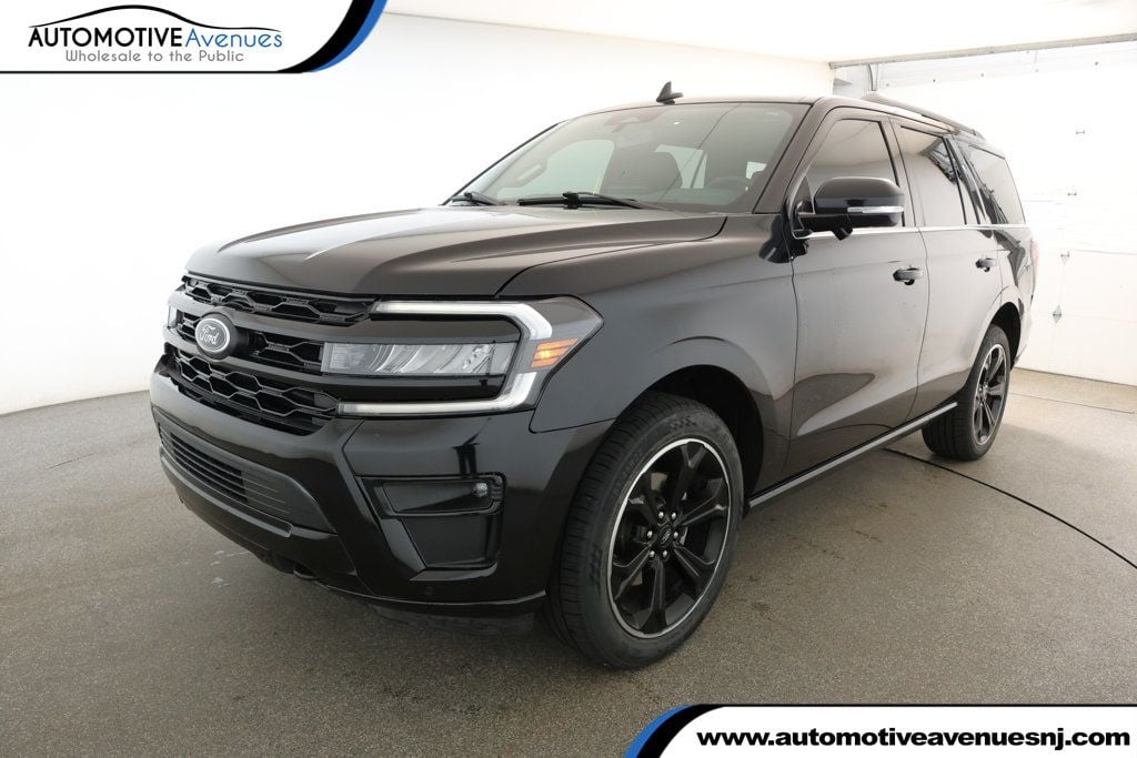 2023 Ford Expedition Limited's photo