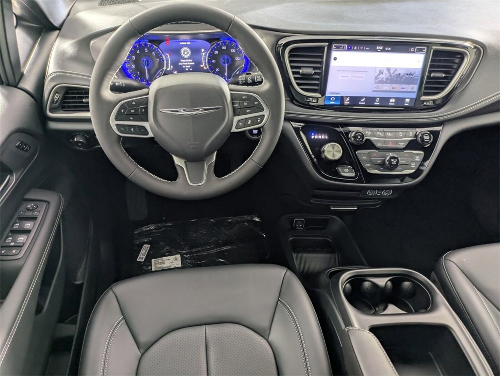 2025 Chrysler Pacifica photo 11