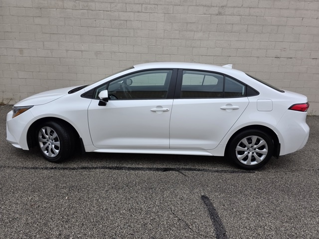 2023 Toyota Corolla LE photo 2