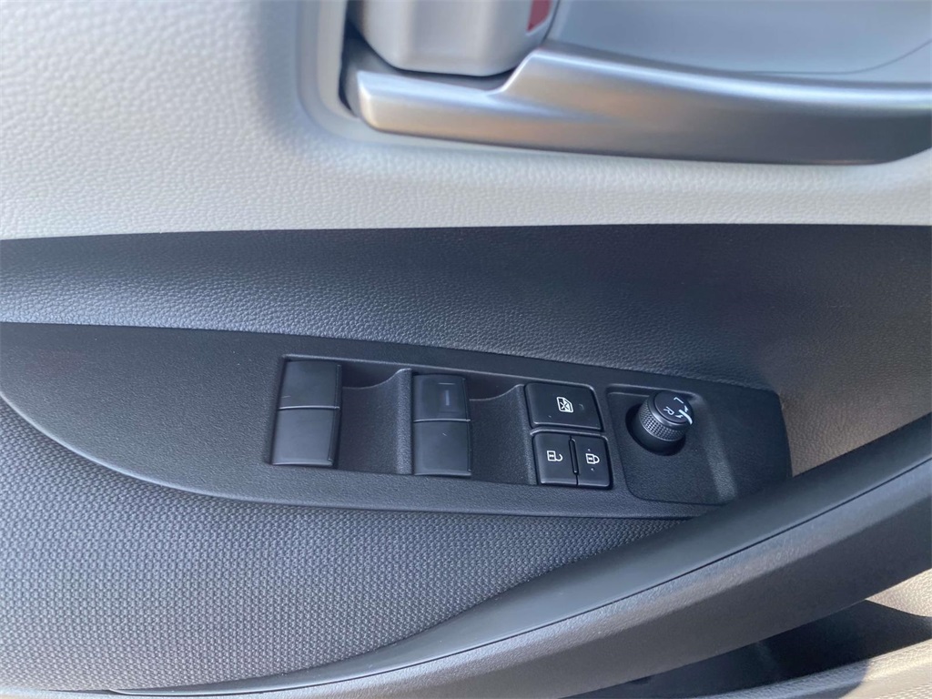 2026 Toyota Corolla SE photo 13