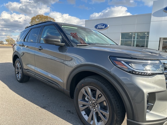2026 Ford Explorer photo 3