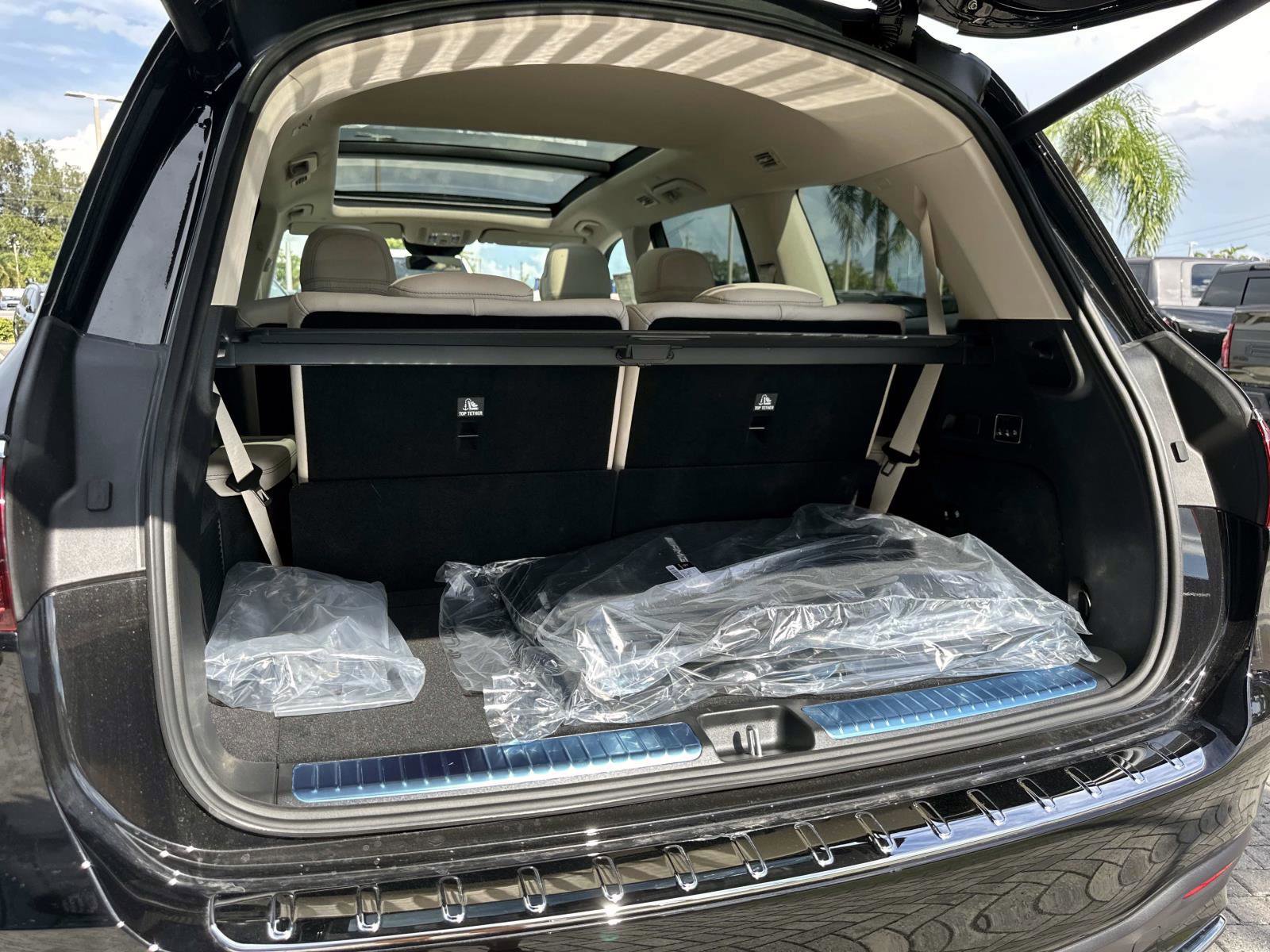 2026 Mercedes Benz GLS 450 4MATIC photo 9