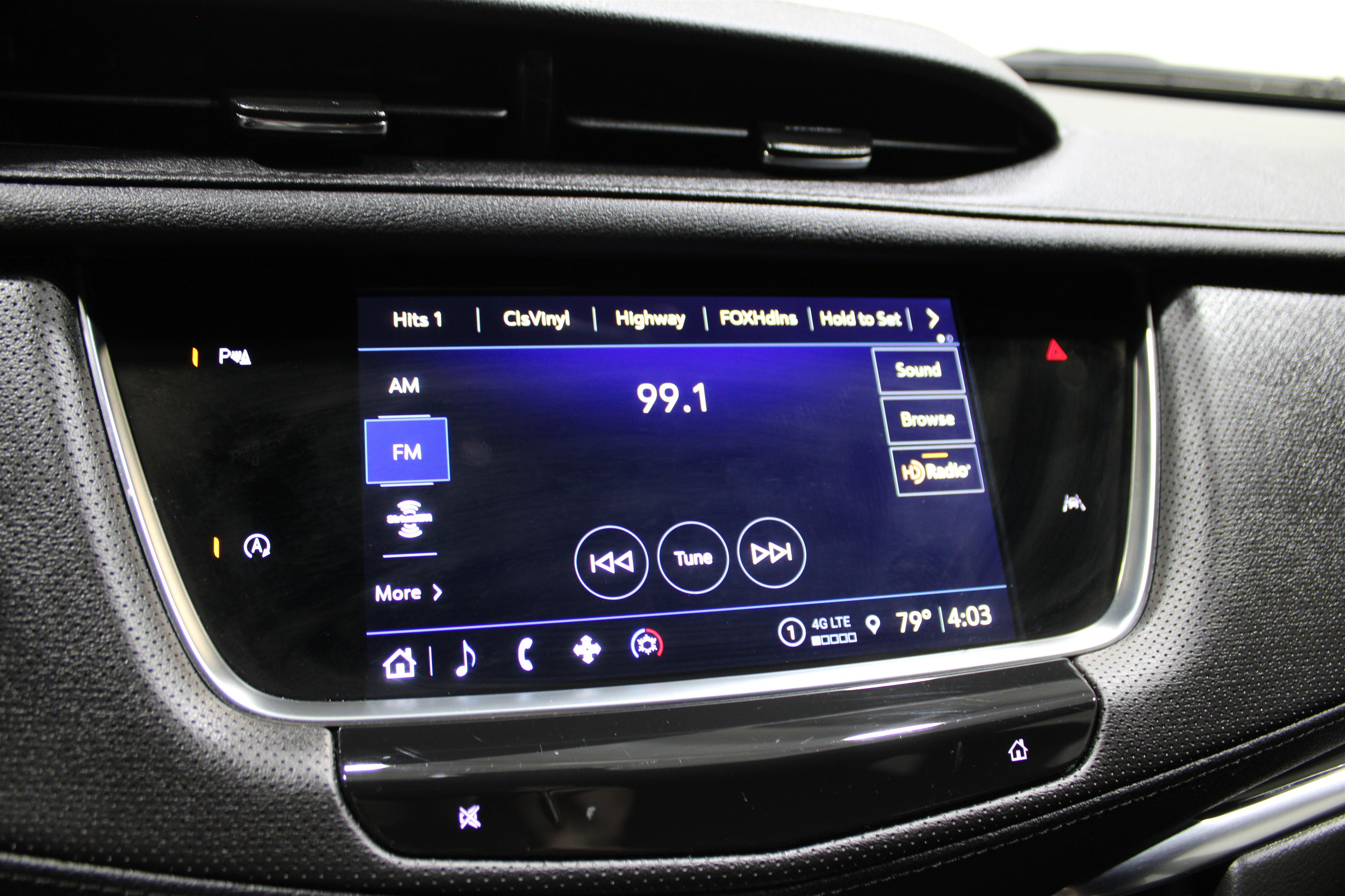 2024 Cadillac XT6 Luxury photo 2