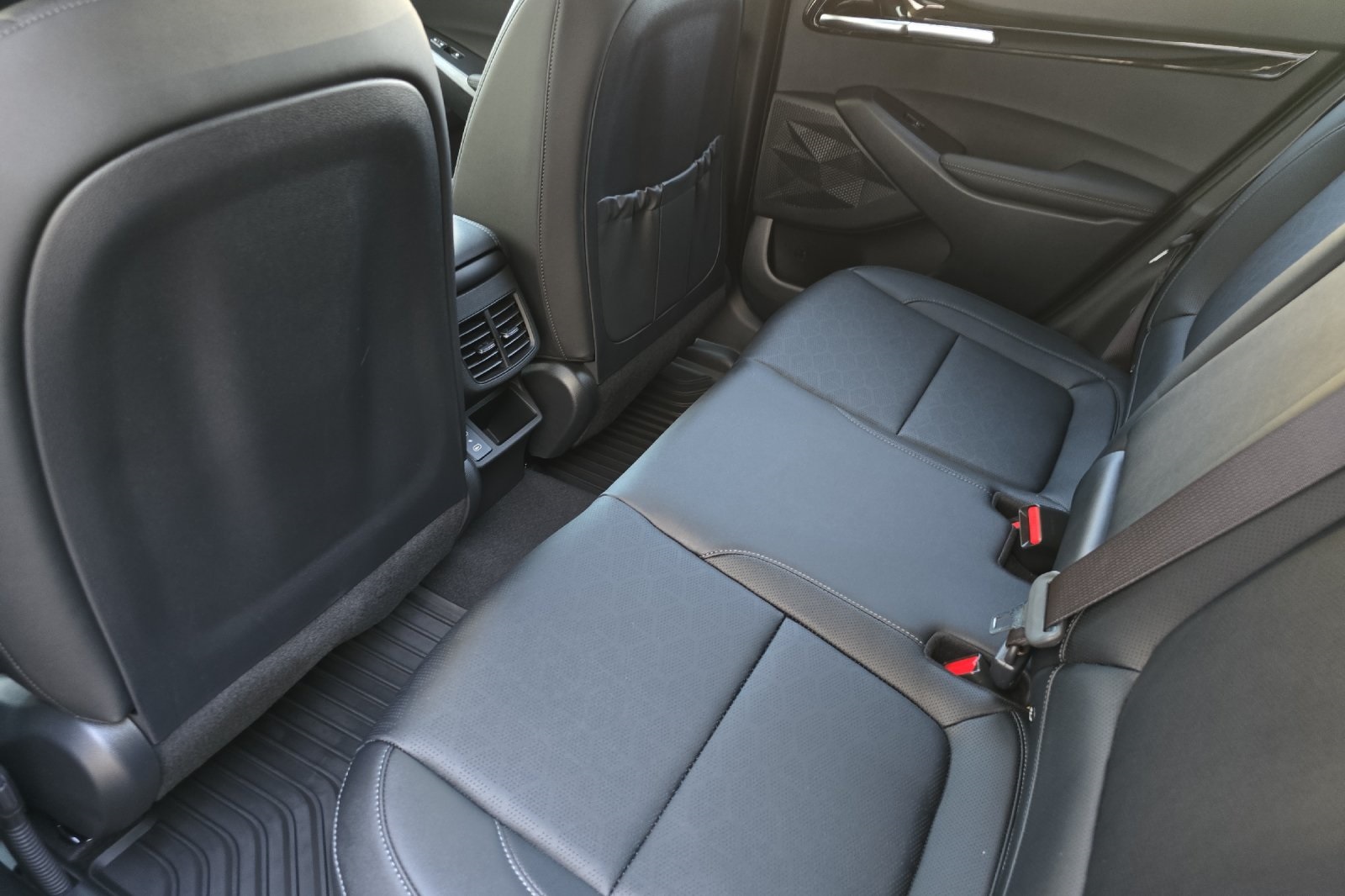 2026 Kia Seltos SX photo 8