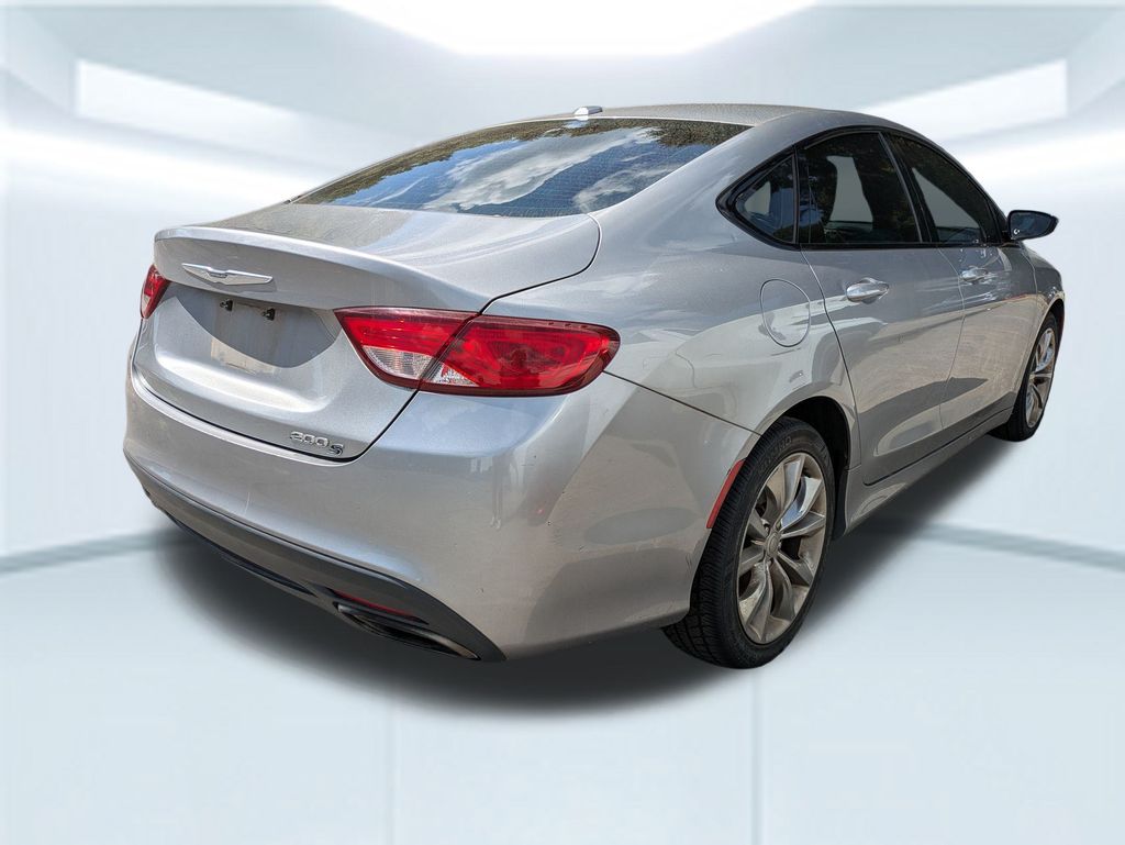2015 Chrysler 200 S photo 4