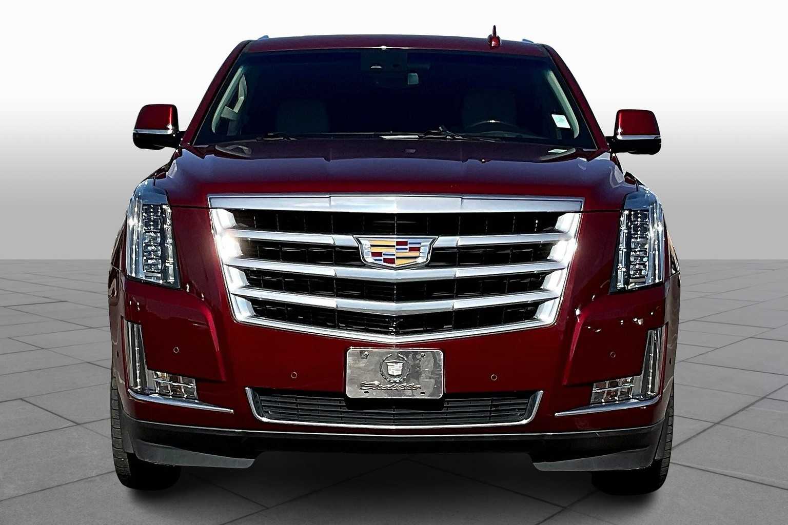2017 Cadillac Escalade Luxury photo 3