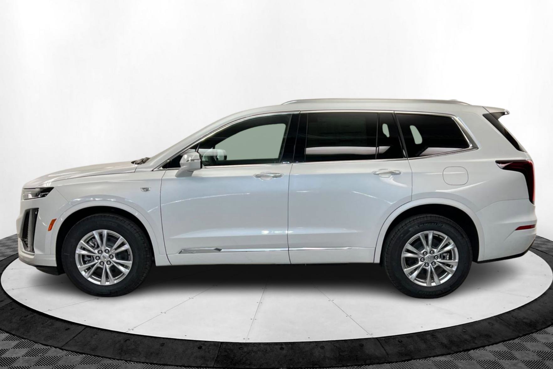 2025 Cadillac XT6 Luxury photo 2