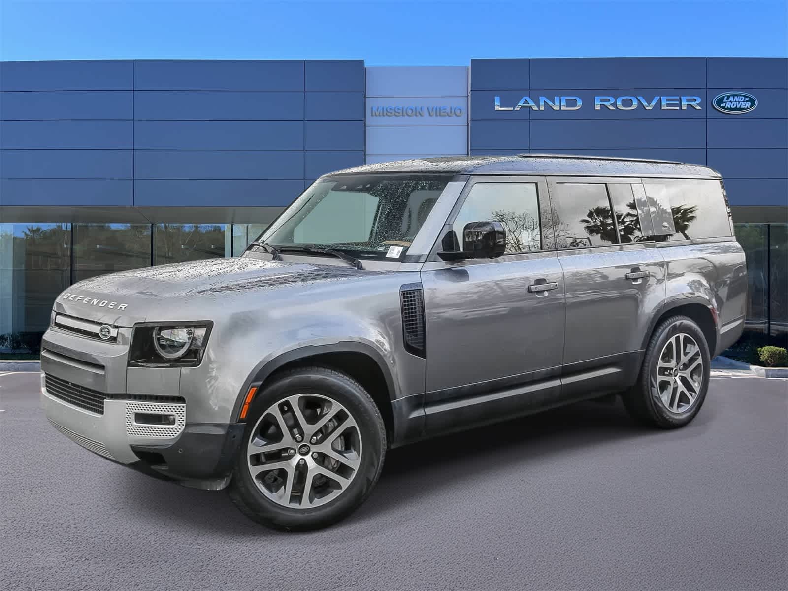 2024 Land Rover Defender S's photo