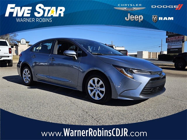 2024 Toyota Corolla LE's photo