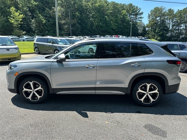 2025 Volkswagen Tiguan SE photo 2