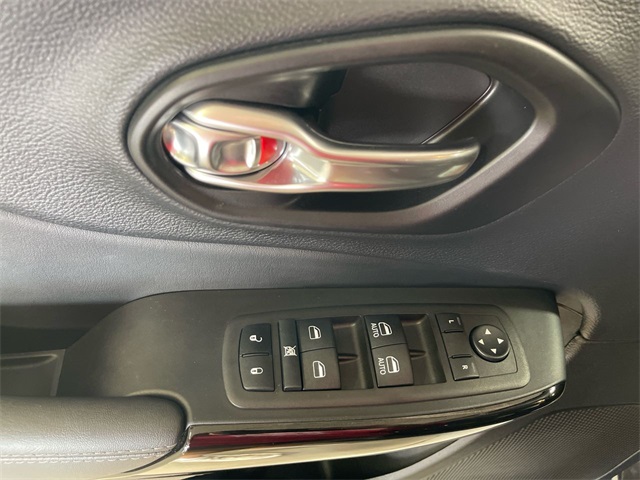 2023 Jeep Cherokee Altitude photo 8