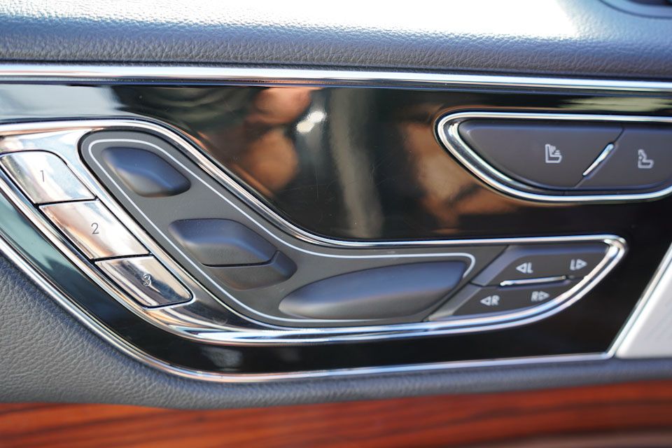 2024 Lincoln Navigator Reserve Luxury Monochromatic photo 25