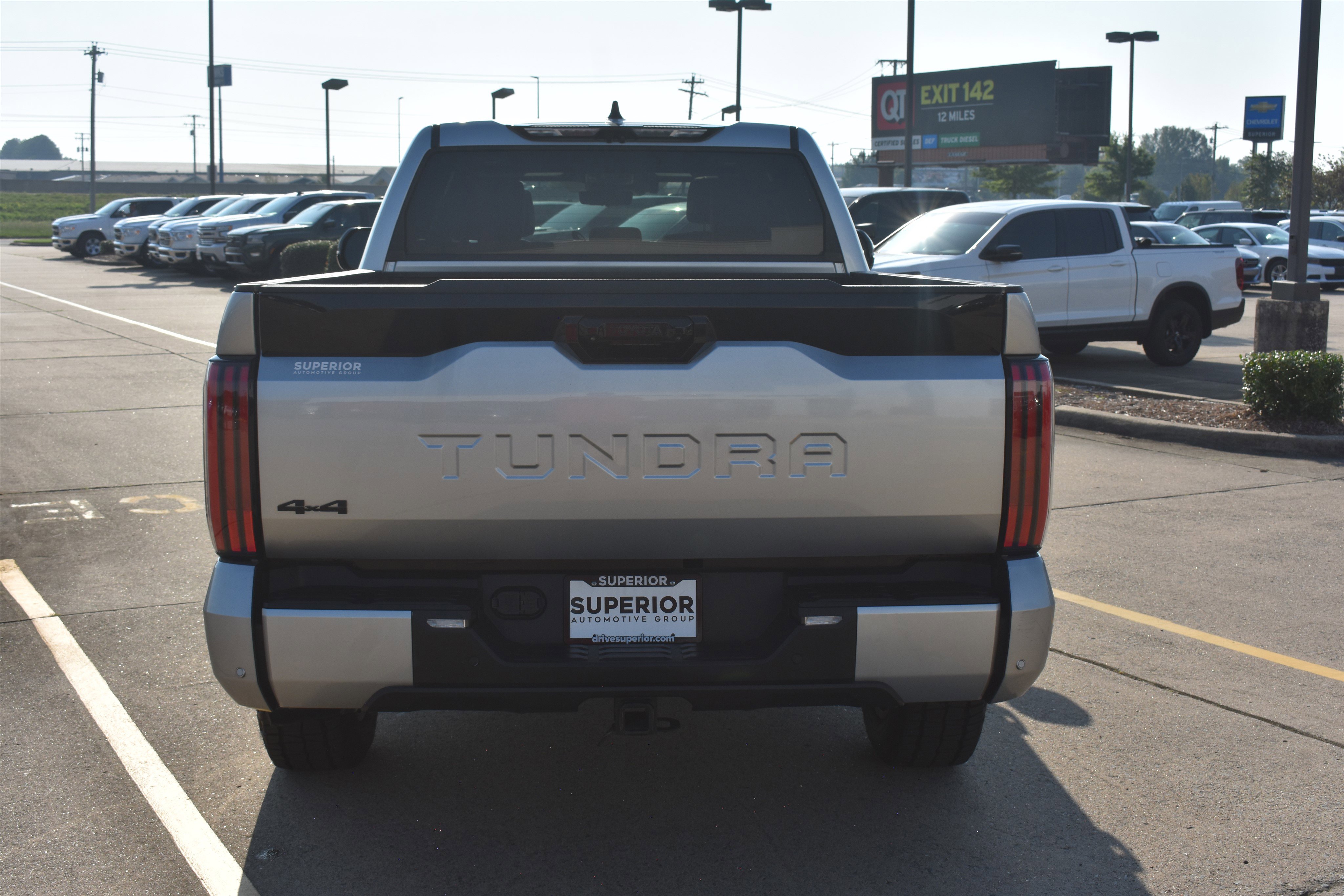 2023 Toyota Tundra Platinum photo 2