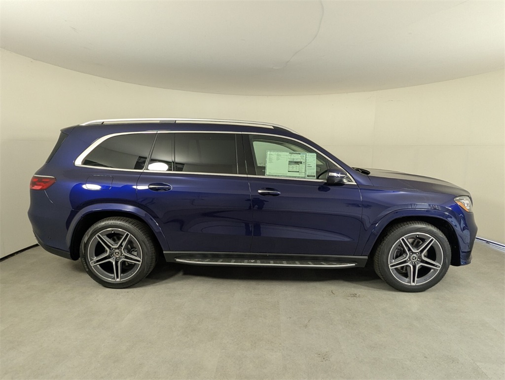 2026 Mercedes Benz GLS 450 4MATIC photo 2