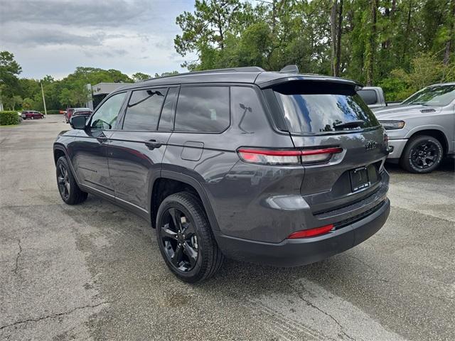 2025 Jeep Grand Cherokee Limited photo 4