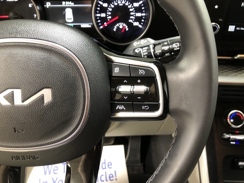 2024 Kia Carnival LX photo 23
