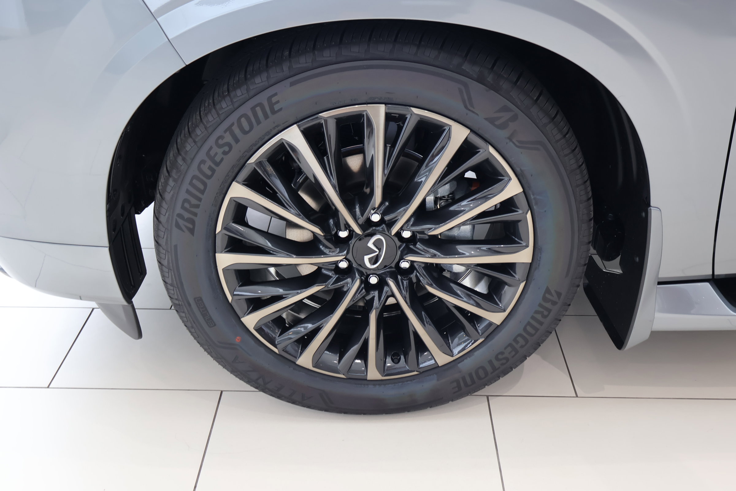 2026 Infiniti QX80 photo 11
