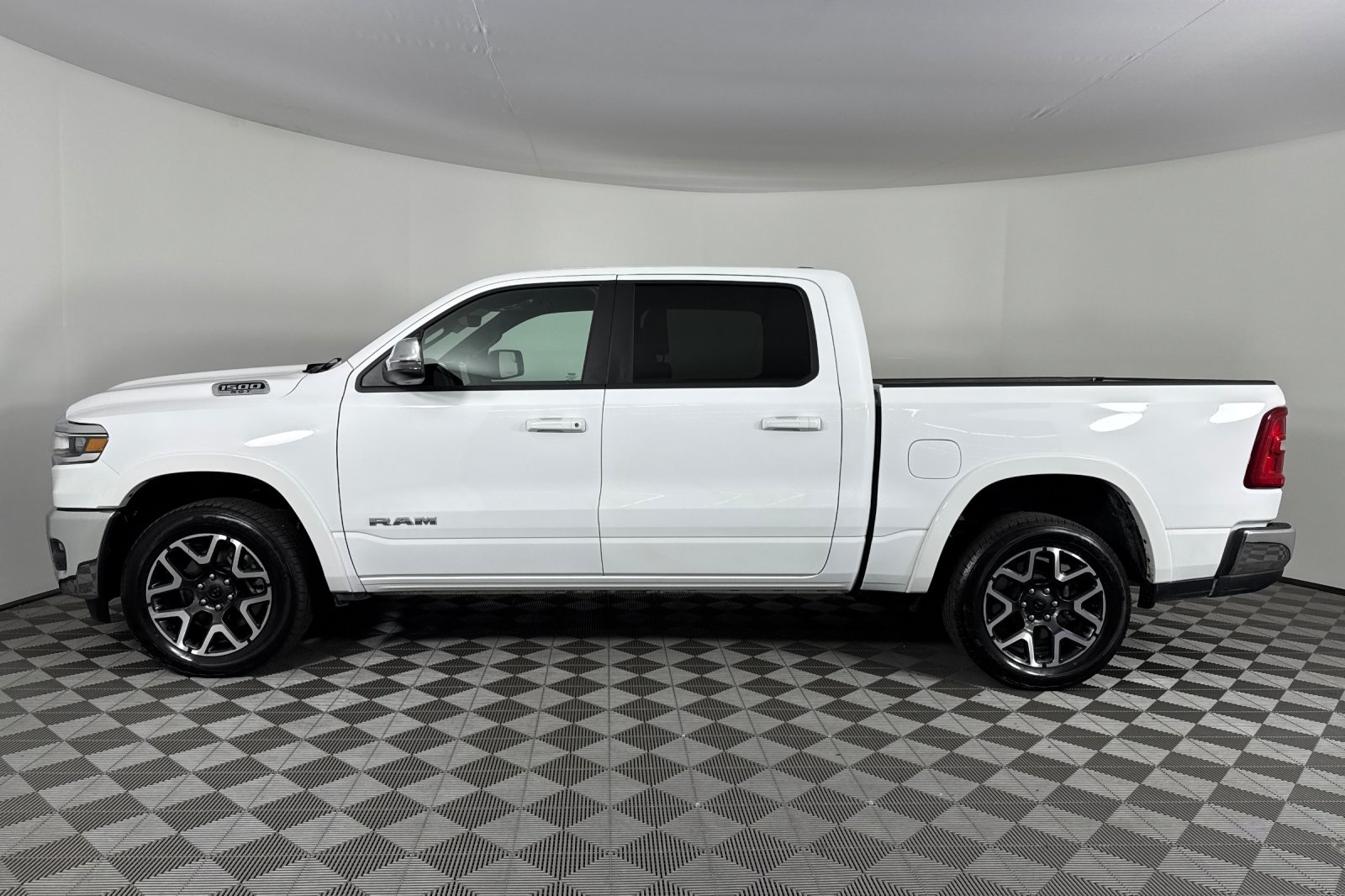 2025 Ram 1500 Laramie photo 7