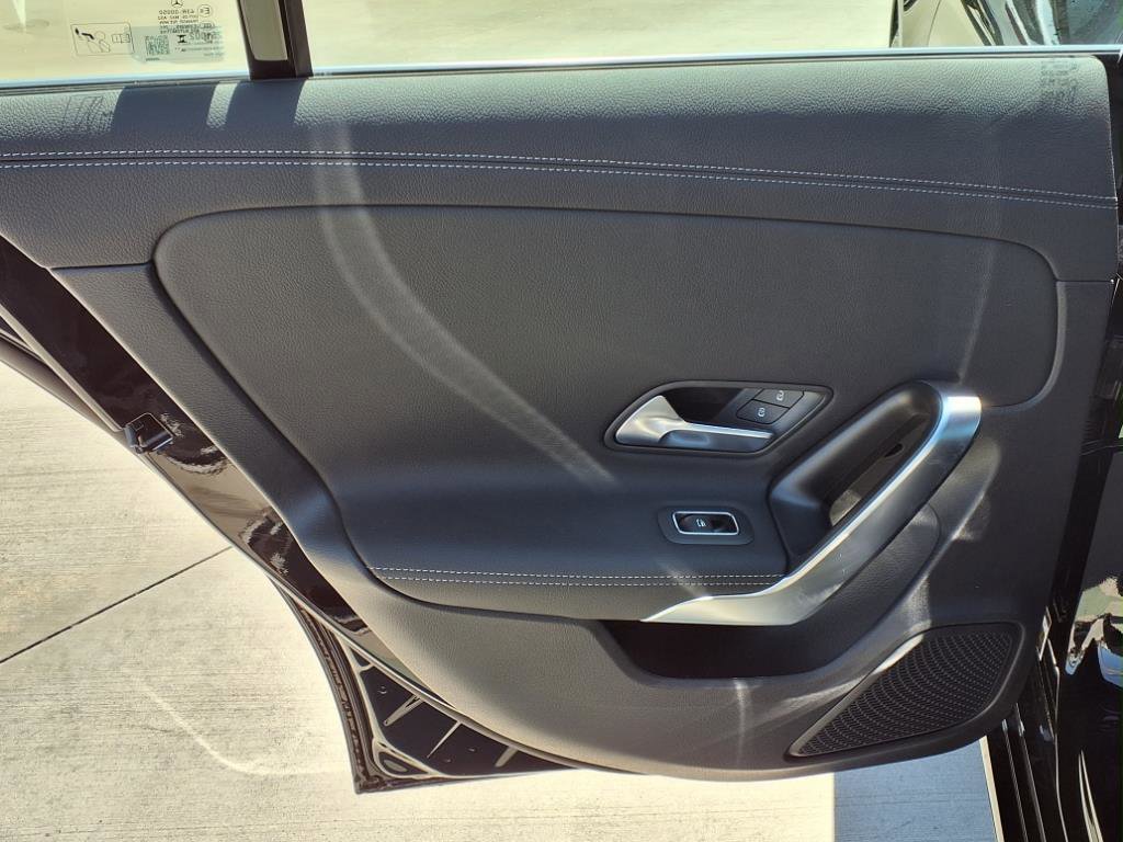 2025 Mercedes Benz CLA 250 photo 8