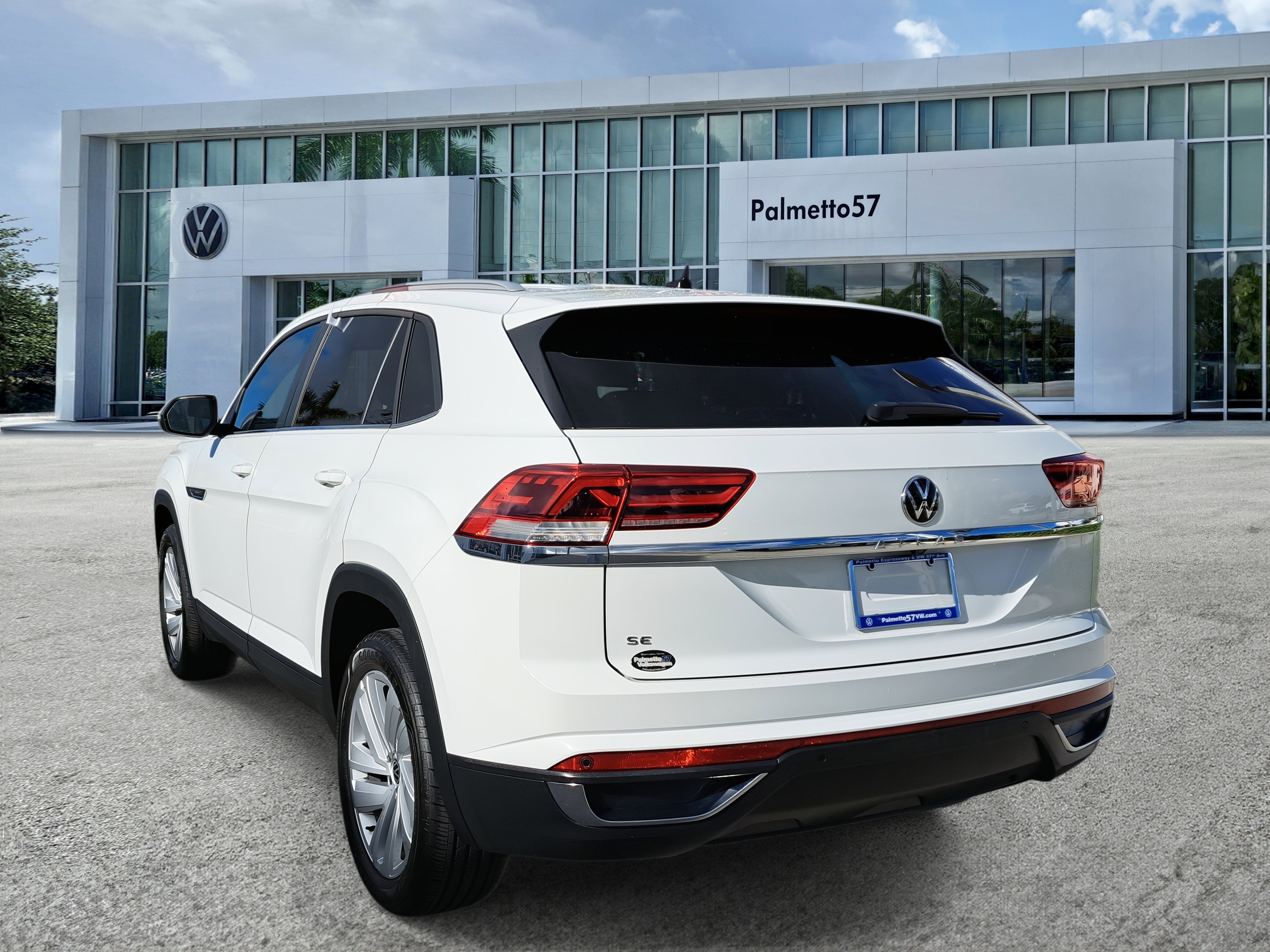 2022 Volkswagen Atlas Cross Sport SE Technology photo 3