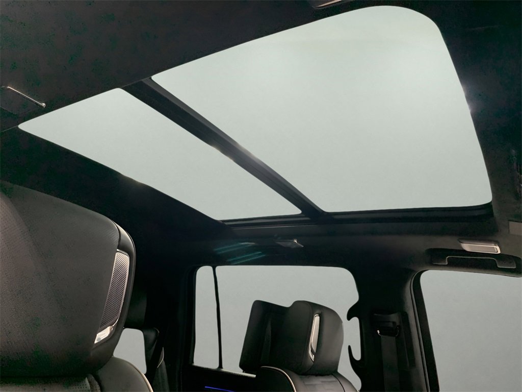 2025 Cadillac Escalade ESV Sport Platinum photo 16